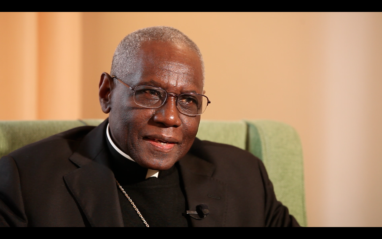Cardinal Sarah : la force du silence des évêques - Riposte ...