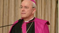 [Grand angle] Mgr Athanasius Schneider : dans la crise de l’Eglise, un évêque parle